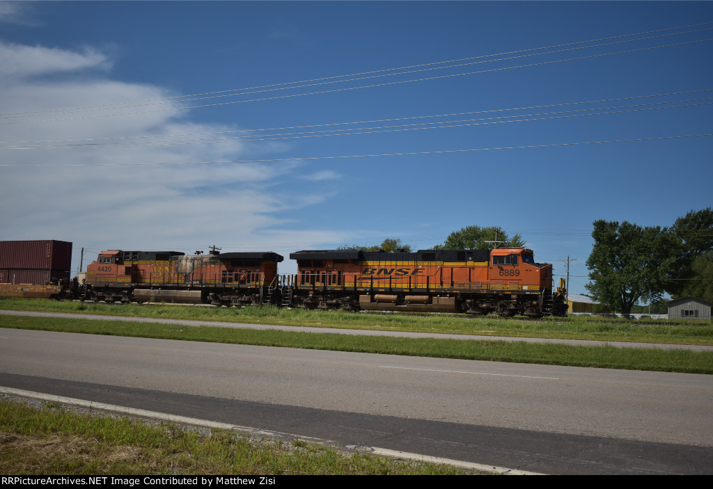 BNSF 6889 4420